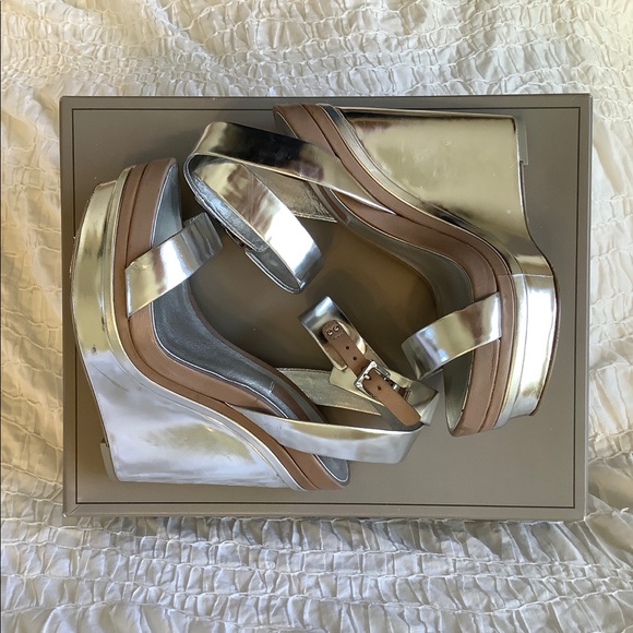 BCBG Silver Wedges - Picture 5 of 8